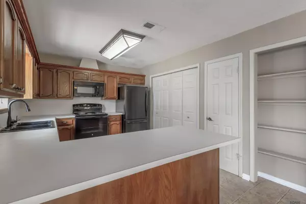 2042 Michel Delving Rd, Baton Rouge, LA 70810