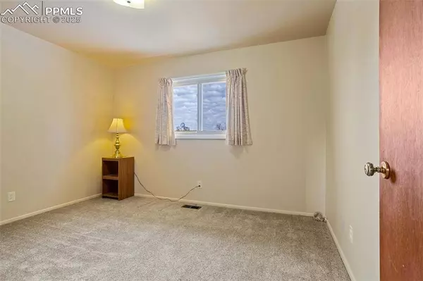 50 Macnaughton RD, Pueblo, CO 81001