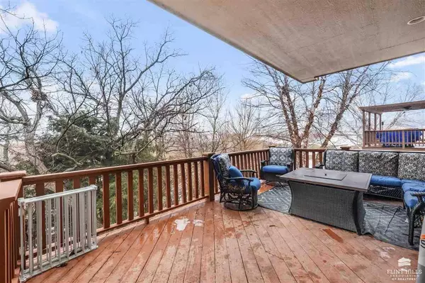 3104 Davis DR, Manhattan, KS 66502