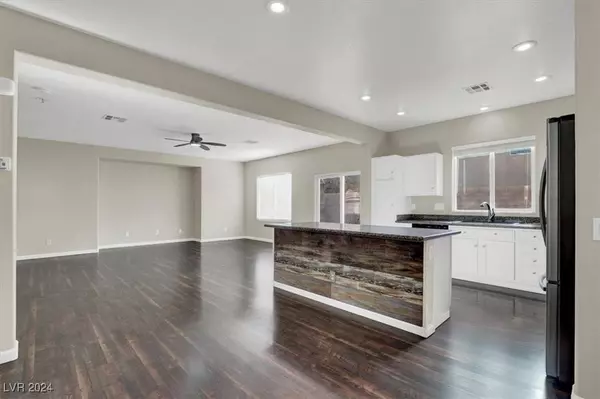 7113 River Meadows Avenue, Las Vegas, NV 89131