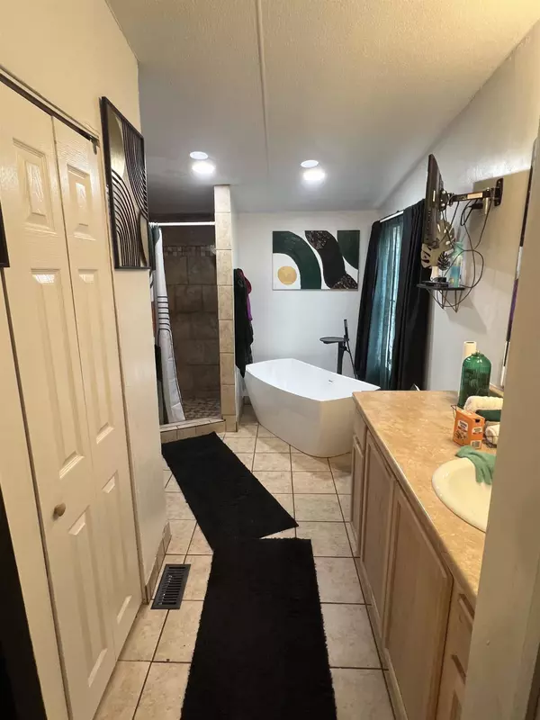 4325 Slash Pine LN, Tallahassee, FL 32305