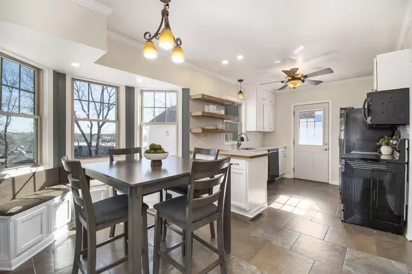 701 N VINE ST, Glenwood, IA 51534