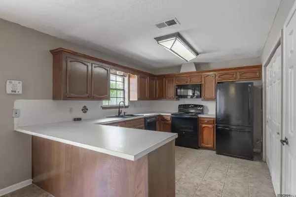 2042 Michel Delving Rd, Baton Rouge, LA 70810