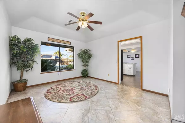 6108 Olive Knolls Drive, Bakersfield, CA 93308