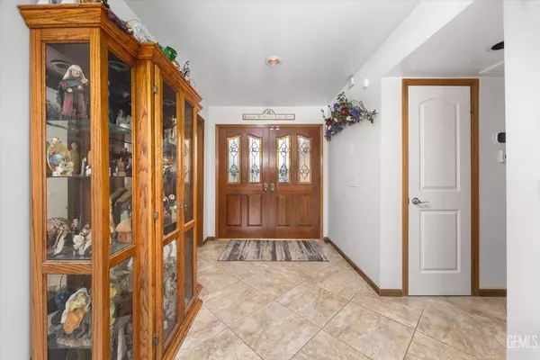 6108 Olive Knolls Drive, Bakersfield, CA 93308