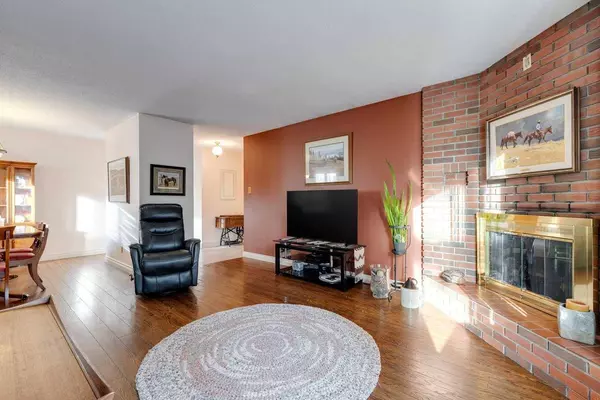 4927 Norquay DR NW, Calgary, AB T2K 2L4