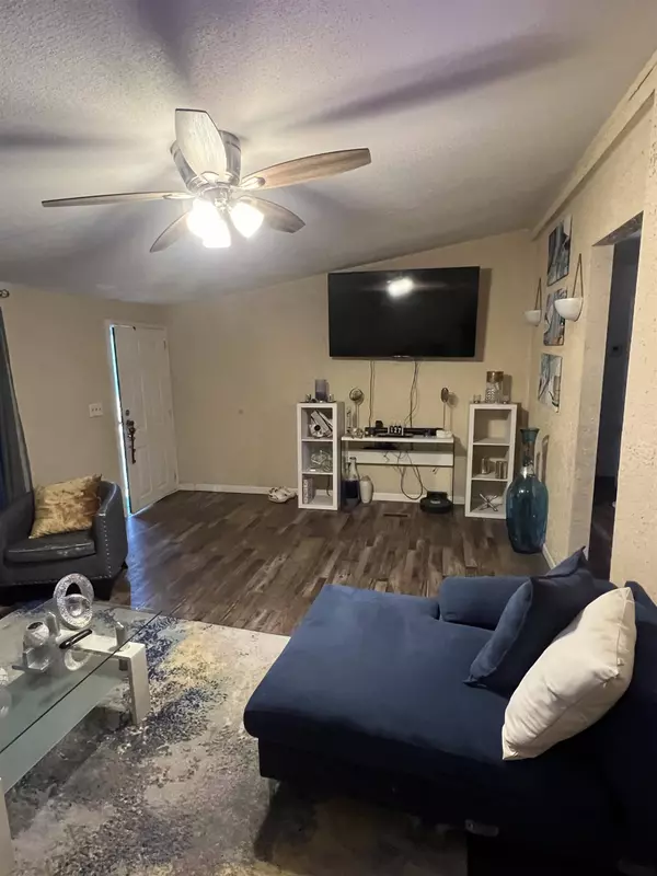 4325 Slash Pine LN, Tallahassee, FL 32305