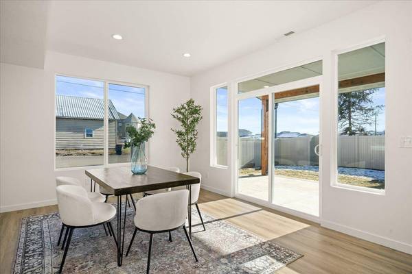 2001 W Walker Ave, Spokane, WA 99208