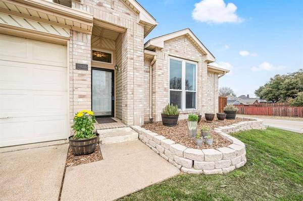 2076 Amherst Drive, Lewisville, TX 75067