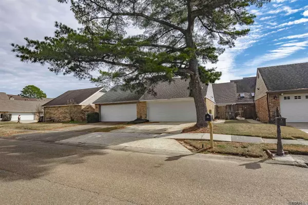 2042 Michel Delving Rd, Baton Rouge, LA 70810