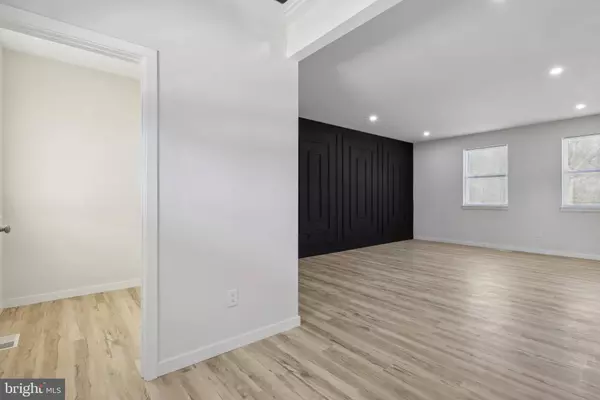 317 ASHLAND AVE, Lawnside, NJ 08045