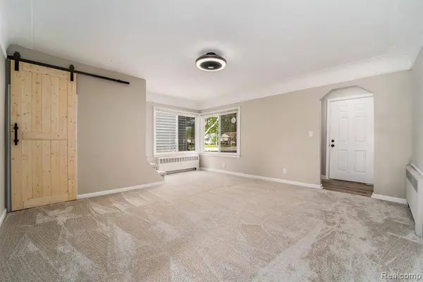 21267 WALTHAM Road, Warren, MI 48089