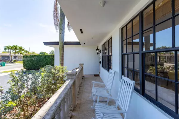 5010 SW 90th Ct, Miami, FL 33165