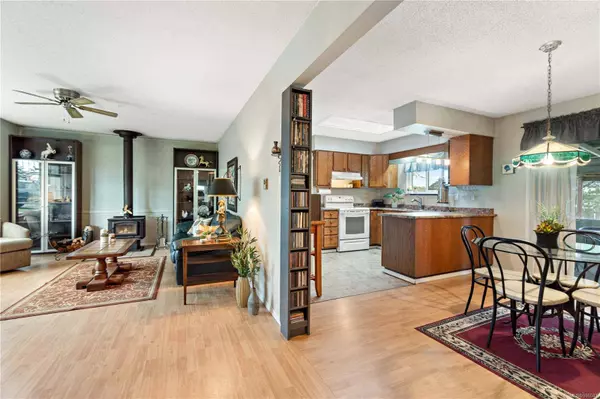 717 Nanoose Ave, Parksville, BC V9P 1E9