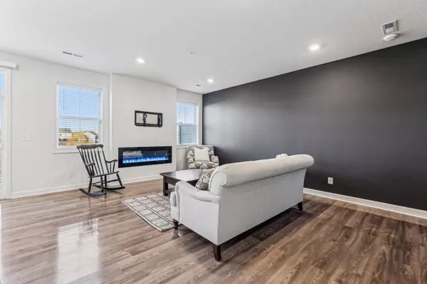 14129 Aberdeen WAY #600, Rosemount, MN 55068