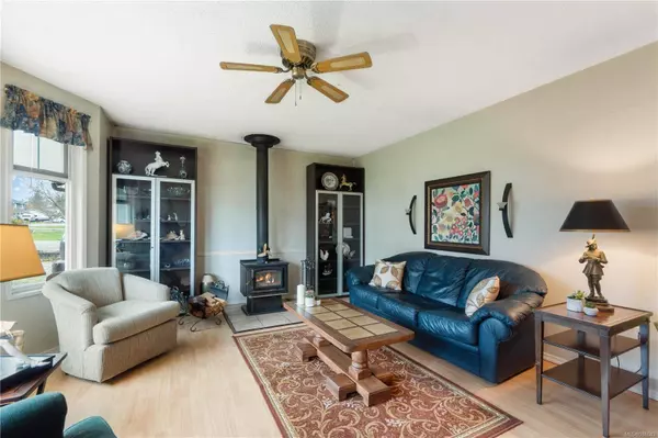 717 Nanoose Ave, Parksville, BC V9P 1E9