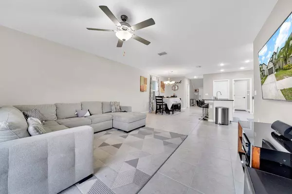 9512 LEMON DROP LOOP, Sun City Center, FL 33573