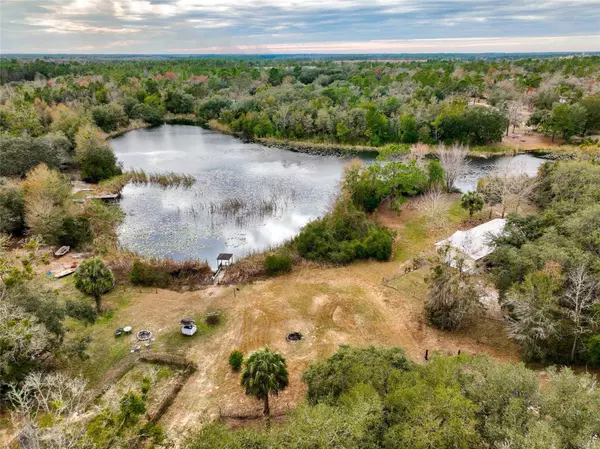 103 E OAKSIDE DR, Interlachen, FL 32148