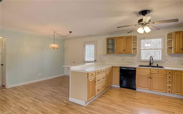 4600 Kings Gate DR, Winston-salem, NC 27101