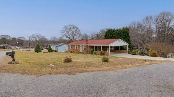 4600 Kings Gate DR, Winston-salem, NC 27101