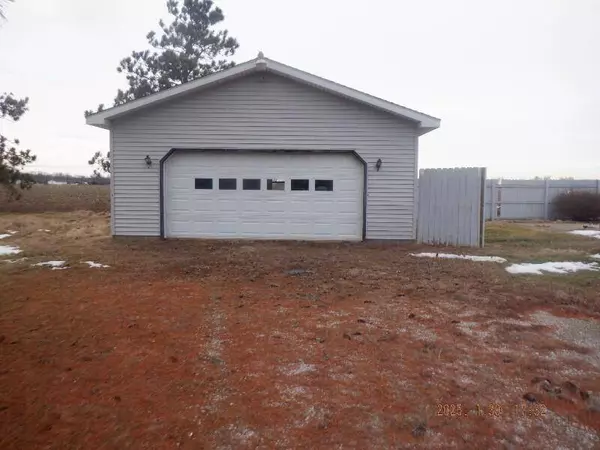 12464 Quaker Street, Constantine, MI 49042