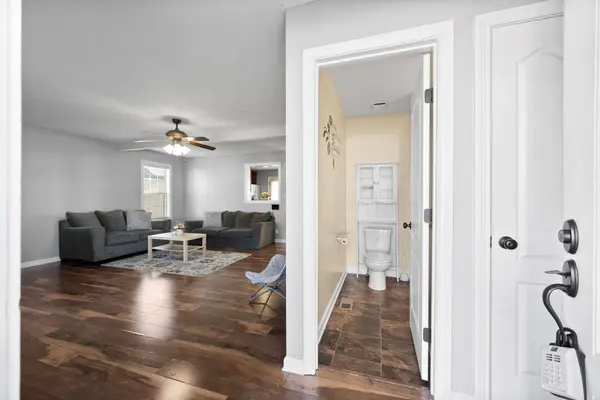 555 Falkland Cir, Clarksville, TN 37042