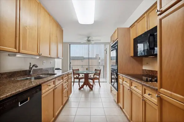 1633 2nd ST #501, Highland Park, IL 60035