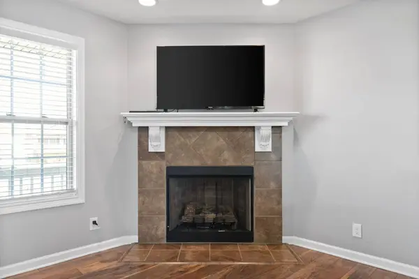 555 Falkland Cir, Clarksville, TN 37042