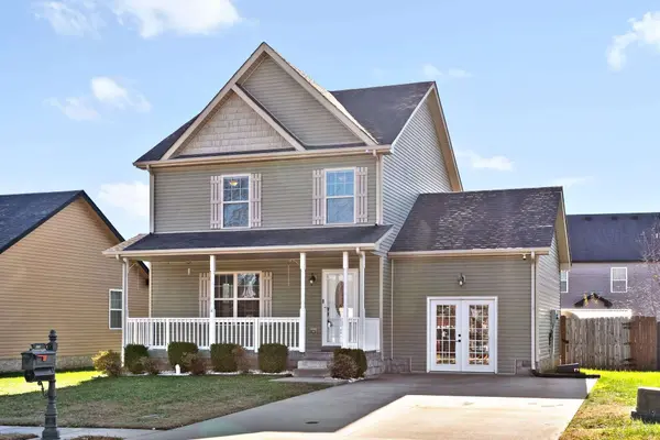 555 Falkland Cir, Clarksville, TN 37042