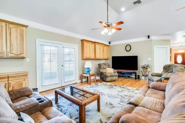 2415 Blue Haven Dr, New Iberia, LA 70563-2133