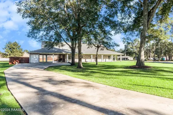 2415 Blue Haven Dr, New Iberia, LA 70563-2133