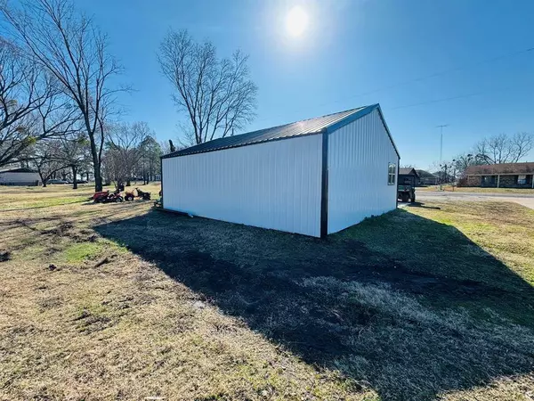 100 E Oak Street, Yantis, TX 75497