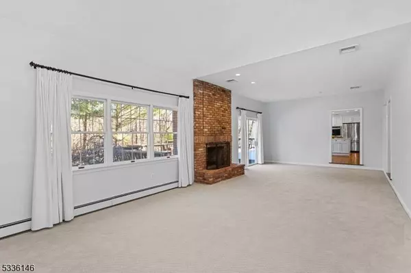 37 Chilhowie Dr, Kinnelon Boro, NJ 07405