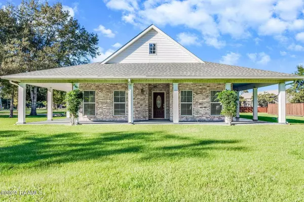 2415 Blue Haven Dr, New Iberia, LA 70563-2133