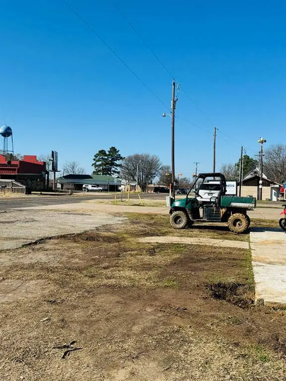 100 E Oak Street, Yantis, TX 75497