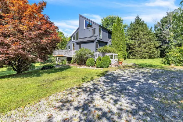 21 Sandisfield Rd, Sandisfield, MA 01255