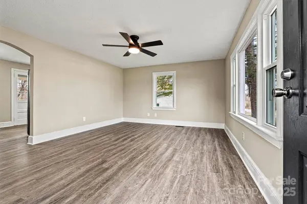 2829 1st AVE NW, Hickory, NC 28601