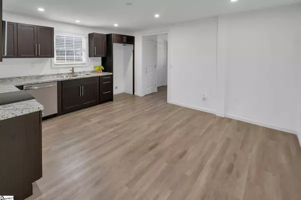 930 West Hampton Street, Laurens, SC 29360