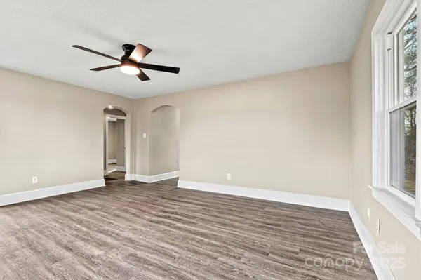 2829 1st AVE NW, Hickory, NC 28601