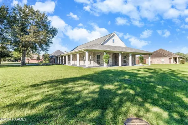 2415 Blue Haven Dr, New Iberia, LA 70563-2133