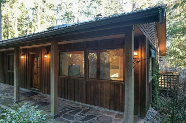 950 Carmen Cres, Gabriola Island, BC V0R 1X2