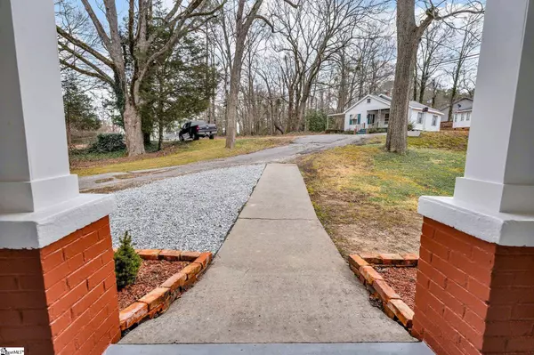 930 West Hampton Street, Laurens, SC 29360