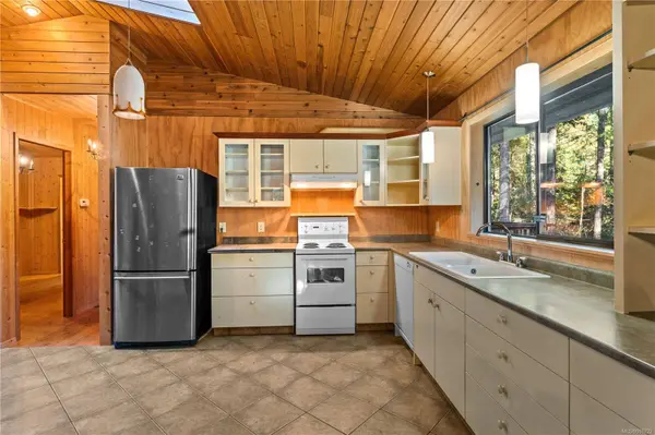 950 Carmen Cres, Gabriola Island, BC V0R 1X2