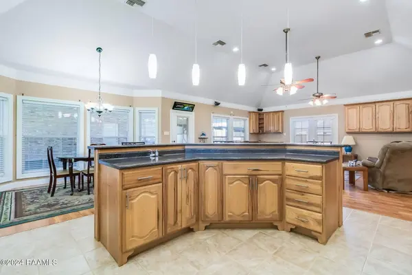 2415 Blue Haven Dr, New Iberia, LA 70563-2133