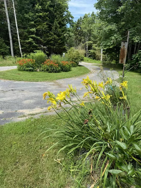 16 Leeside RD, Harpswell, ME 04079