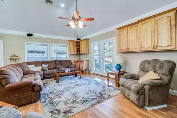 2415 Blue Haven Dr, New Iberia, LA 70563-2133