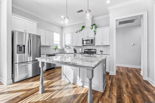 10528 Highland Lakes Dr, Denham Springs, LA 70726