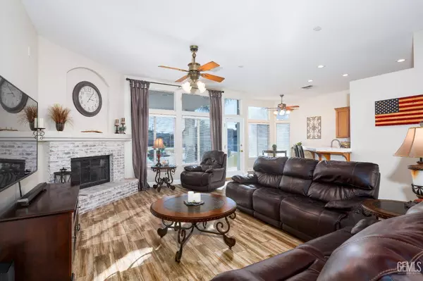 9815 Laurel Park Avenue, Bakersfield, CA 93312