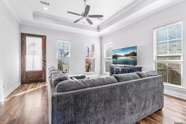 10528 Highland Lakes Dr, Denham Springs, LA 70726