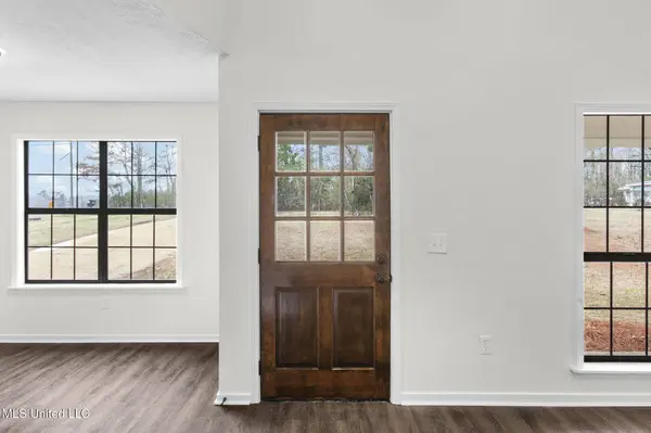 228 Lake Dockery Drive, Byram, MS 39272